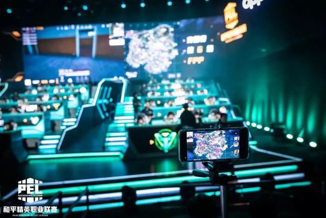 年轻后卫 年轻后卫